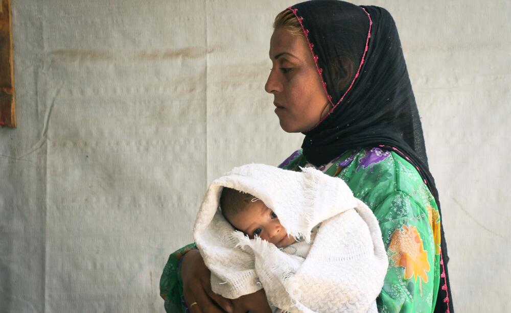 Une femme et son enfant.