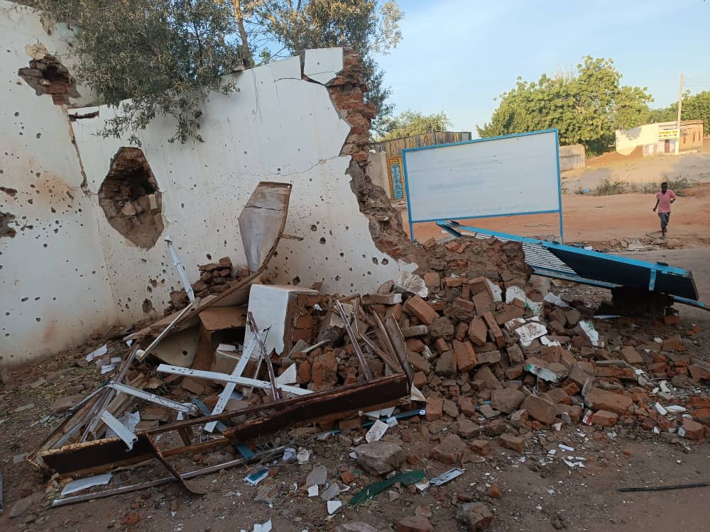 Image of a dilapidated, destroyed wall.