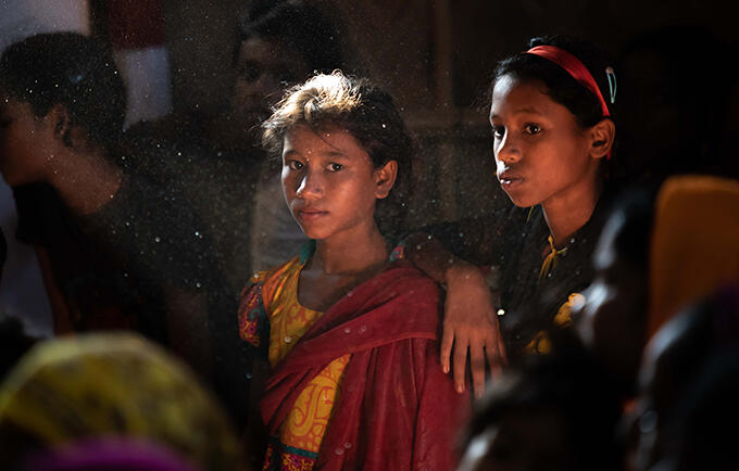 Le financement humanitaire continu du Canada va soutenir la réponse humanitaire de l’UNFPA aux besoins des femmes et des filles en matière de santé sexuelle et reproductive, - comme ces réfugiées Rohingya, de Cox's Bazar, au Bangladesh - et à les protéger lors de crises humanitaires. © UNFPA / Carly Learson