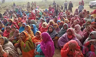 Bitter cold hits flood survivors in Nepal