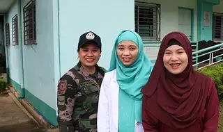 Un equipo totalmente femenino ofrece apoyo vital en Marawi,...