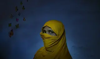 Un año después, mujeres y niñas rohingyas buscan seguridad y una...